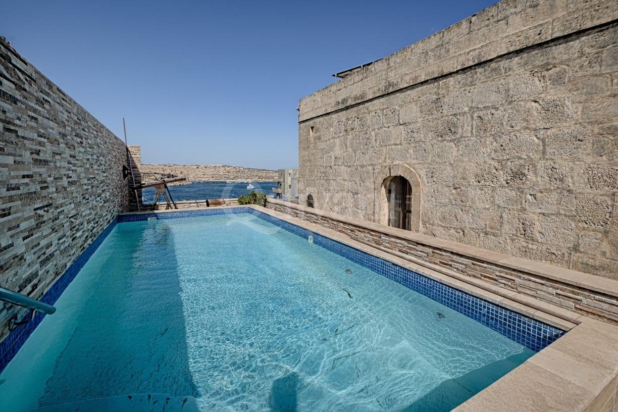 St Pauls Bay Converted Farmhouse