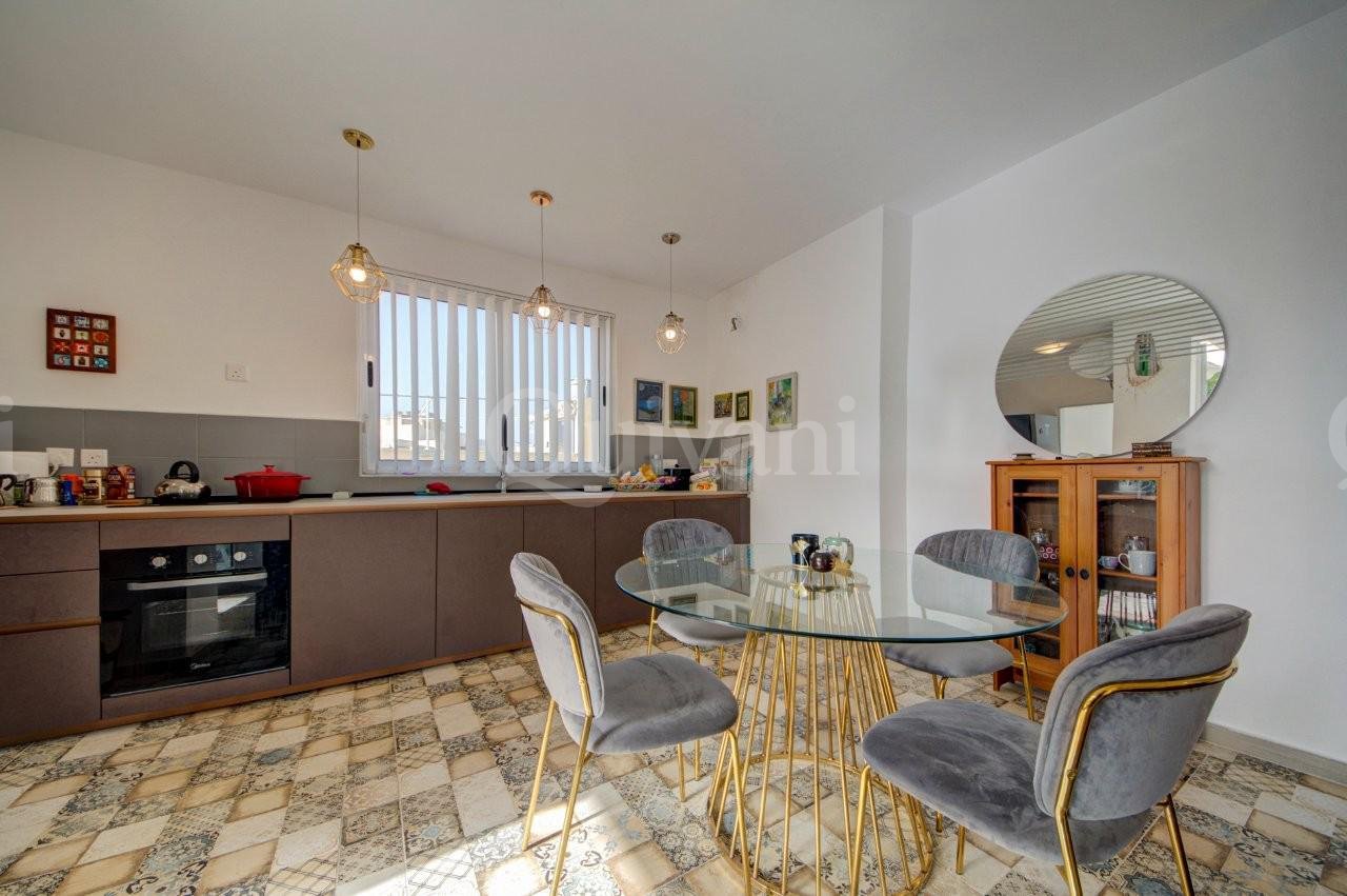 Beautifully converted five bedroom townhouse