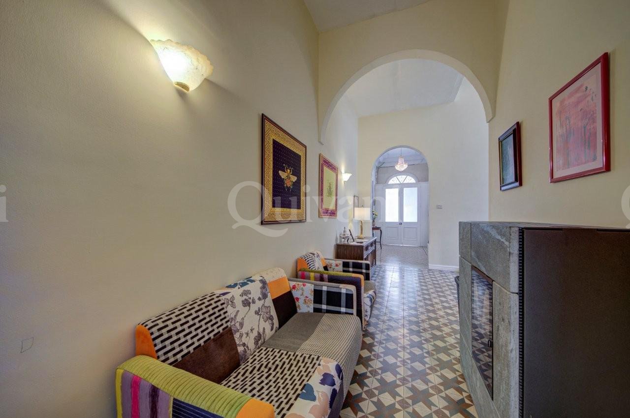 Beautifully converted five bedroom townhouse