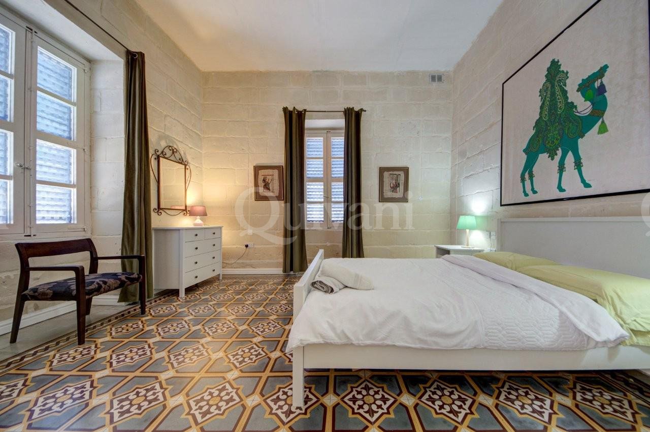 Beautifully converted five bedroom townhouse