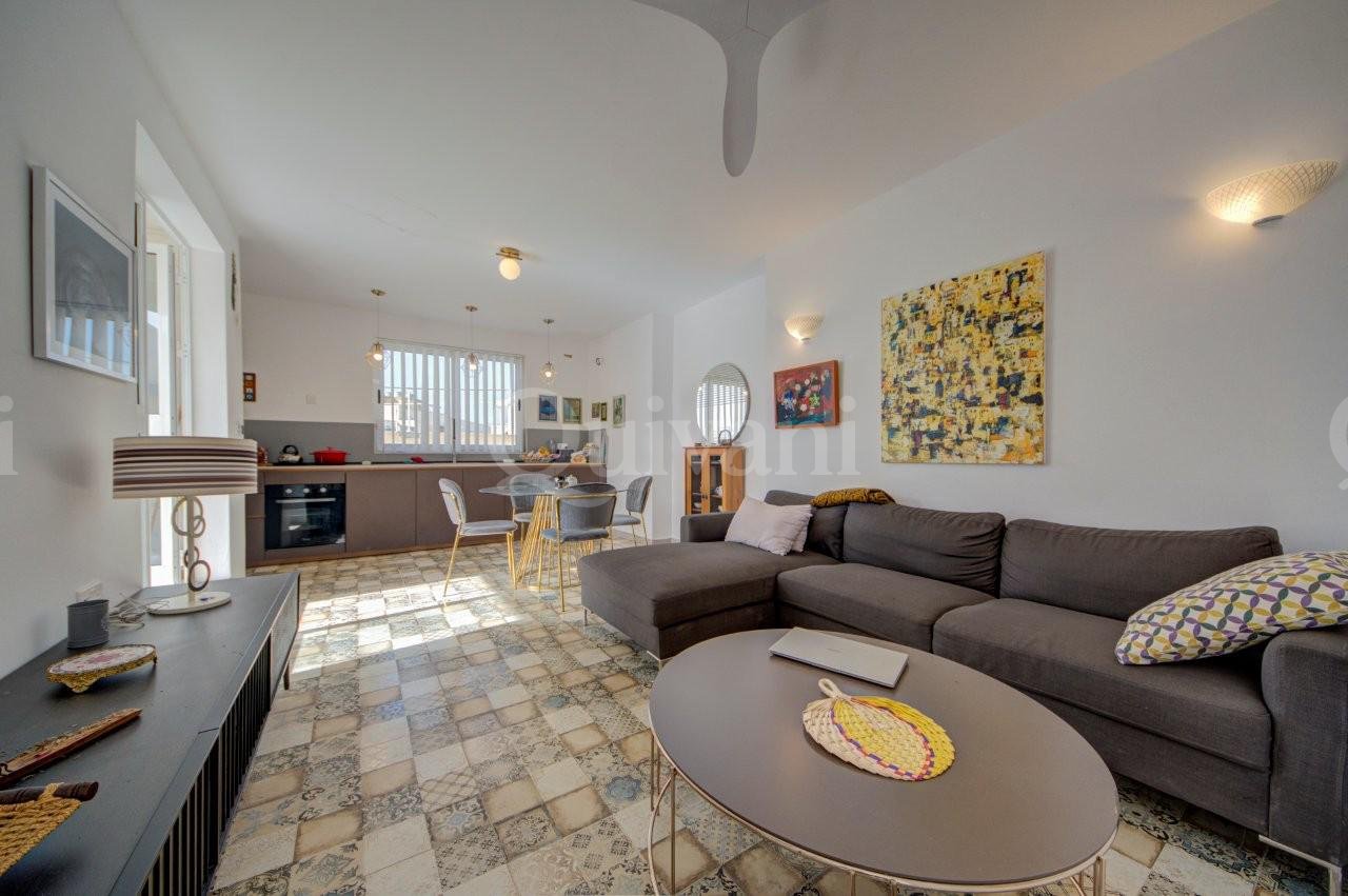 Beautifully converted five bedroom townhouse