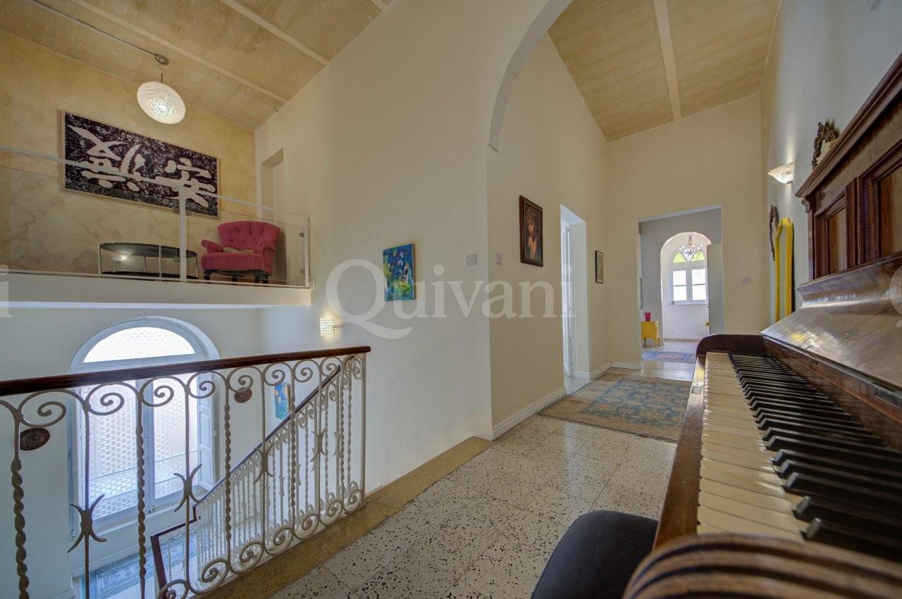 Beautifully converted five bedroom townhouse