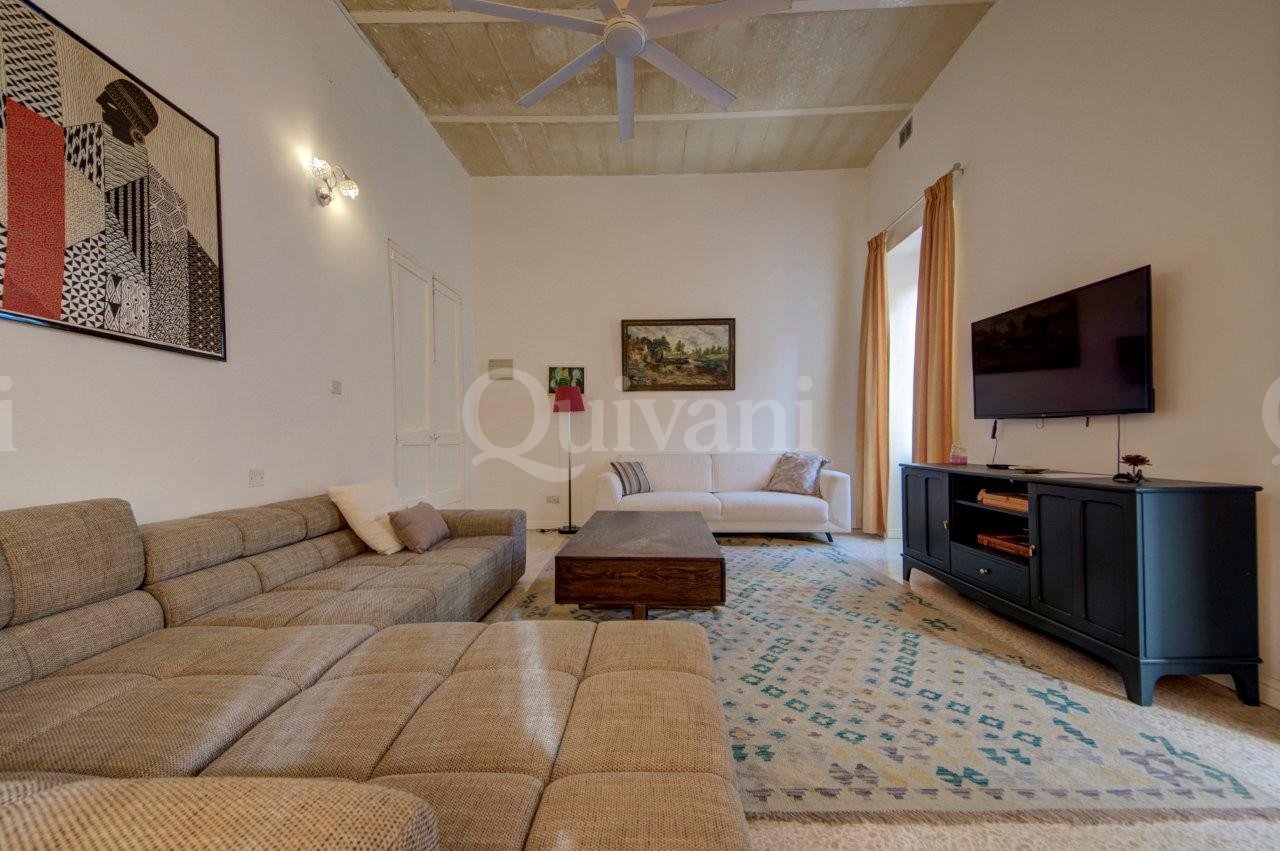 Beautifully converted five bedroom townhouse