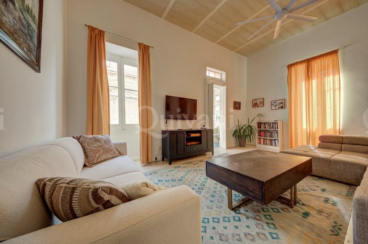 Beautifully converted five bedroom townhouse