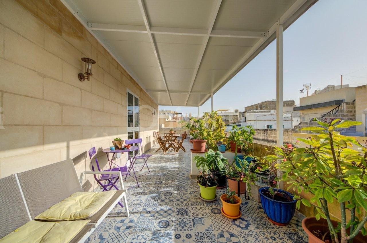 Beautifully converted five bedroom townhouse