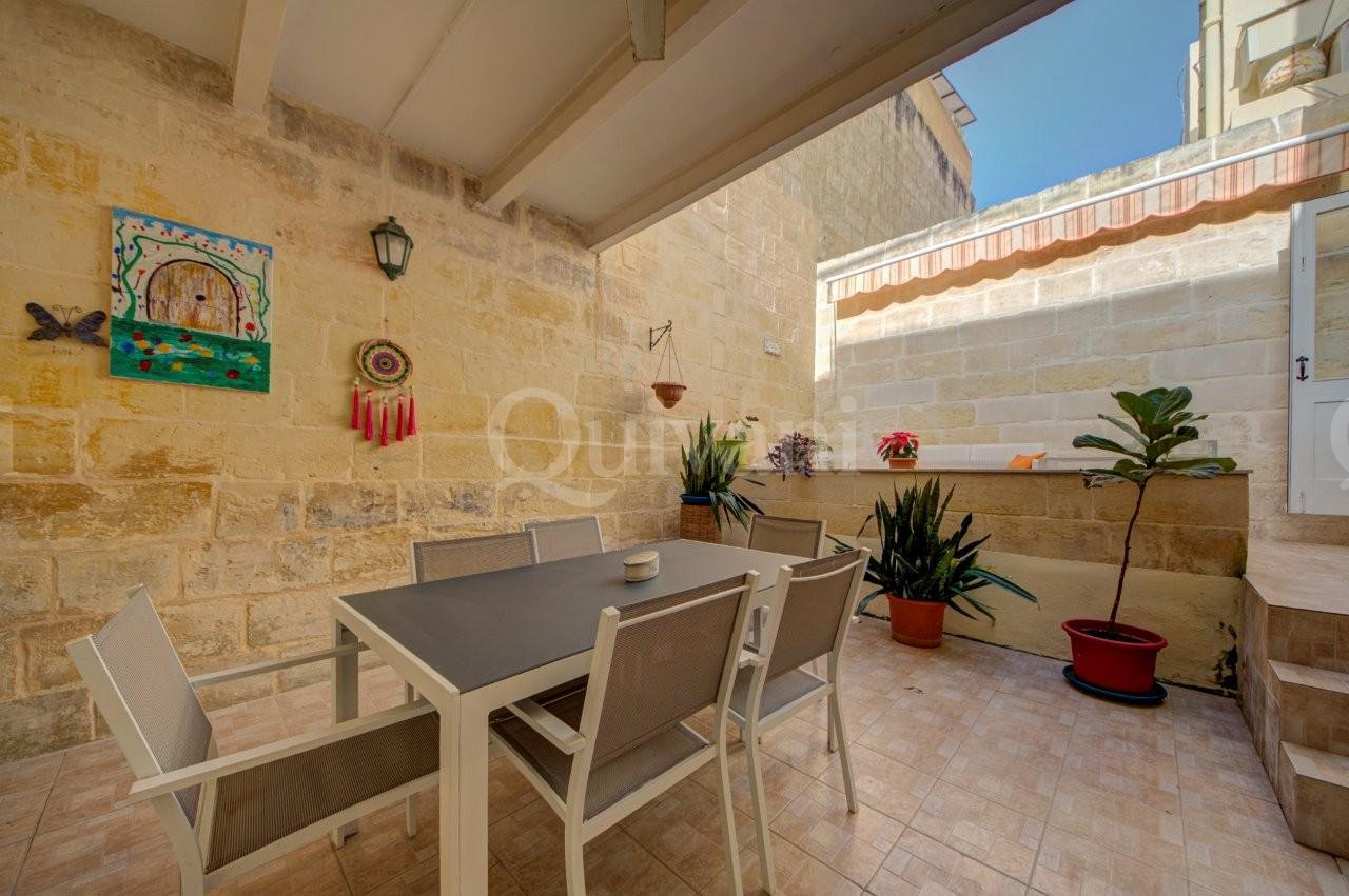 Beautifully converted five bedroom townhouse