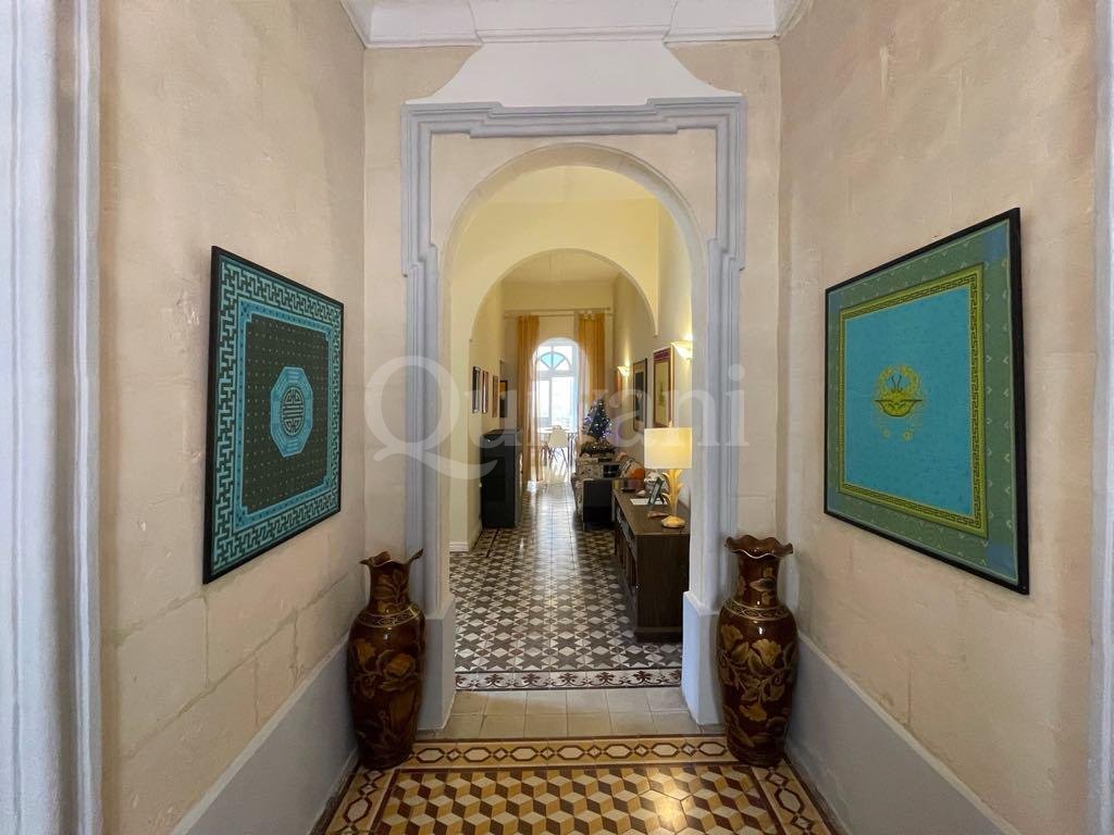 Beautifully converted five bedroom townhouse