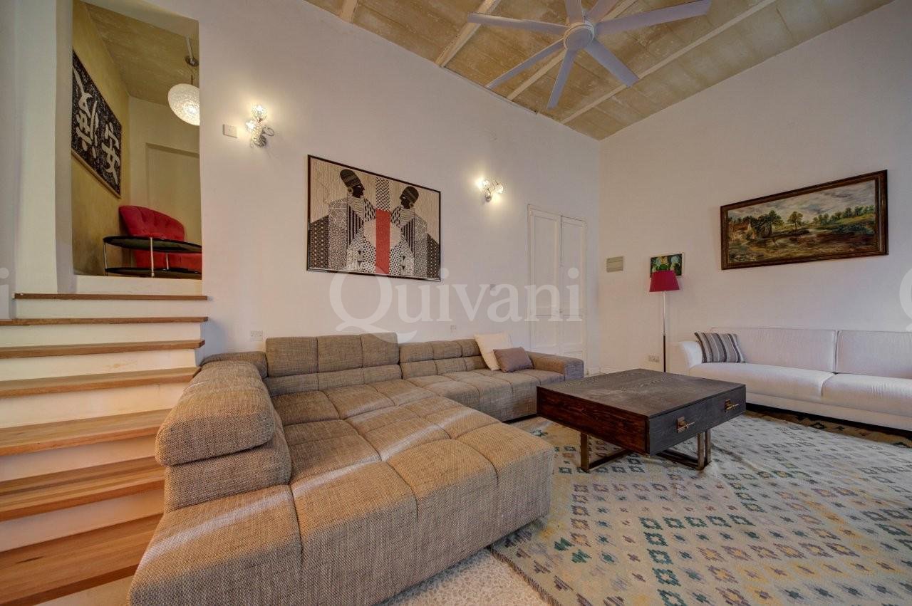 Beautifully converted five bedroom townhouse