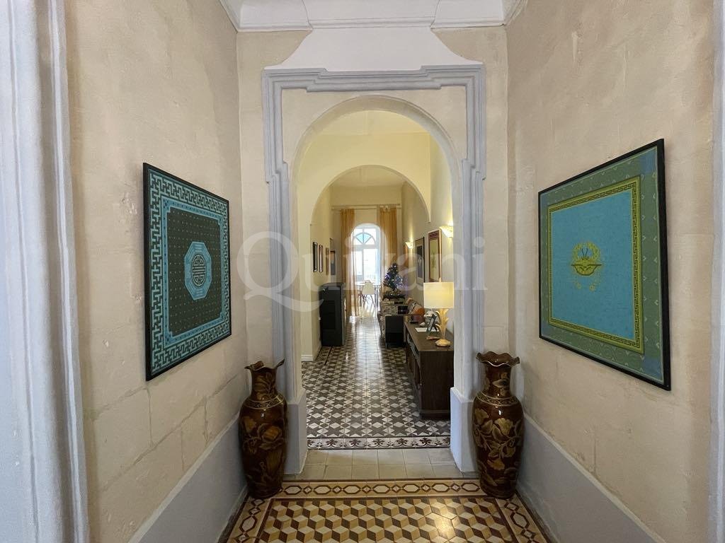 Beautifully converted five bedroom townhouse