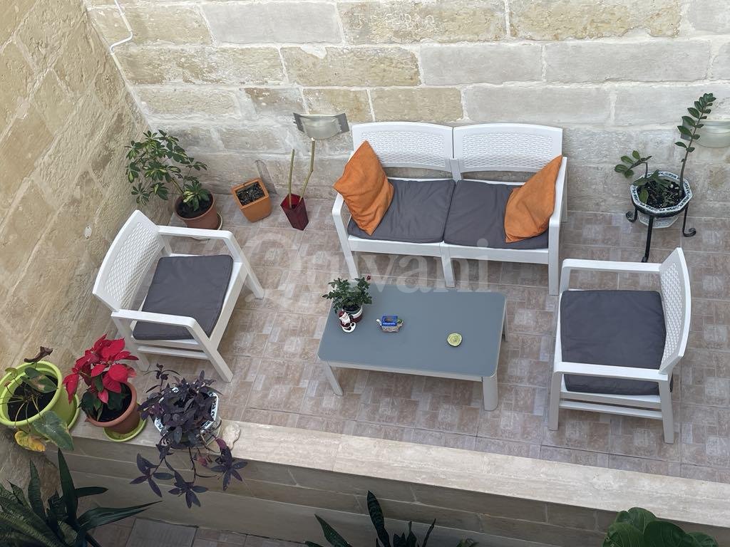 Beautifully converted five bedroom townhouse