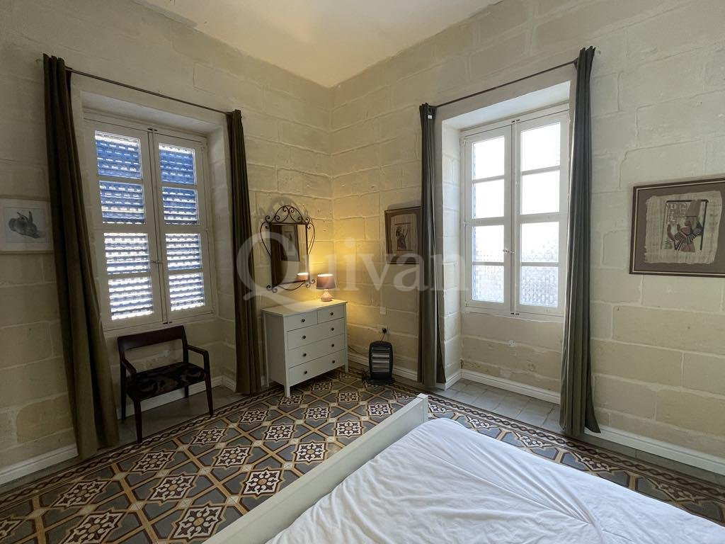 Beautifully converted five bedroom townhouse