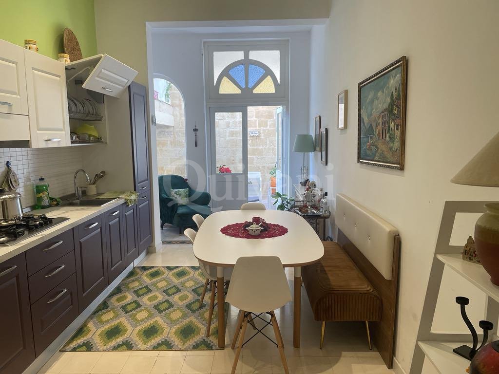 Beautifully converted five bedroom townhouse