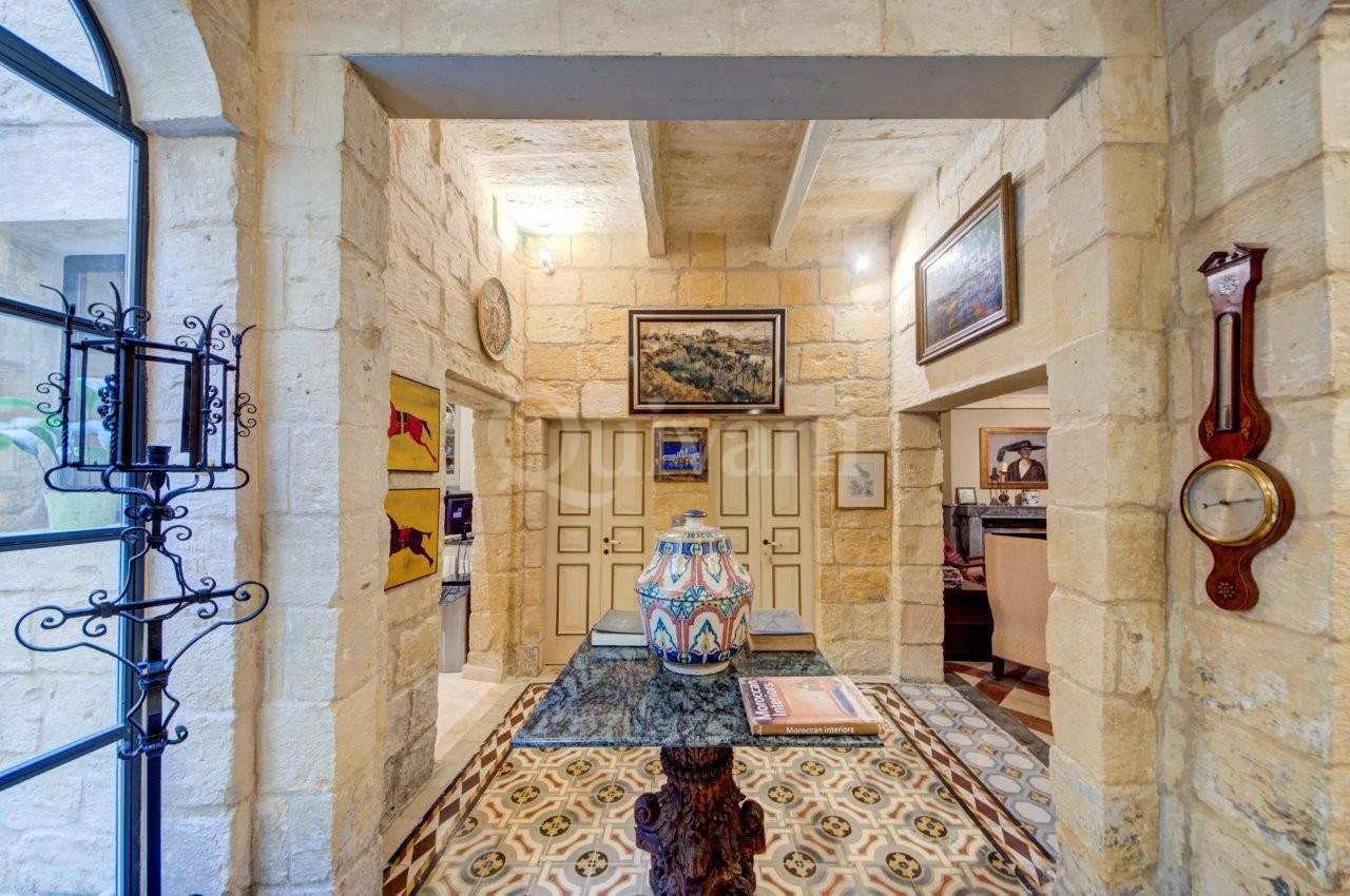 Cospicua Converted House of Character - Very exclusive 5 bed