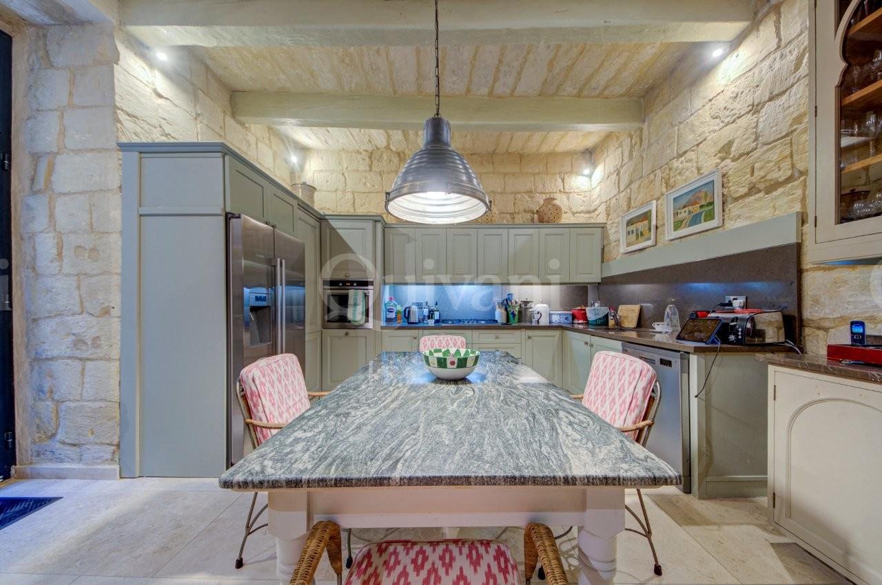 Cospicua Converted House of Character - Very exclusive 5 bed