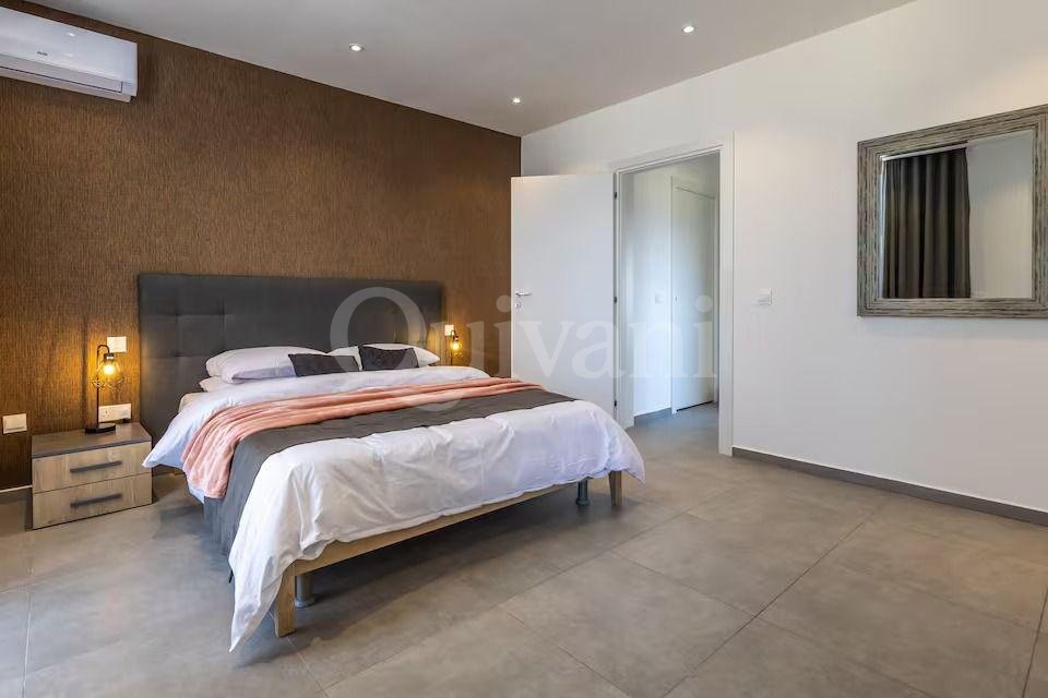 Pembroke, Furnished, Apartment
