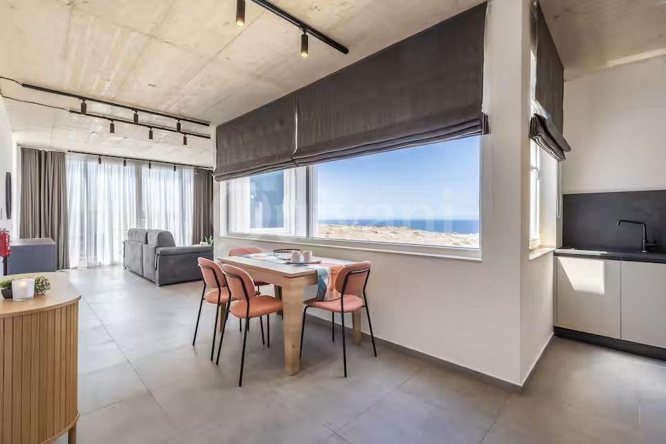 Pembroke, Furnished, Apartment