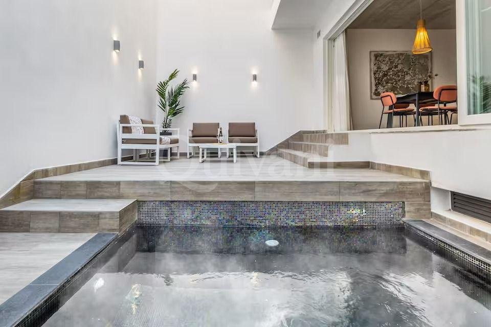 Pembroke, Furnished, Penthouse