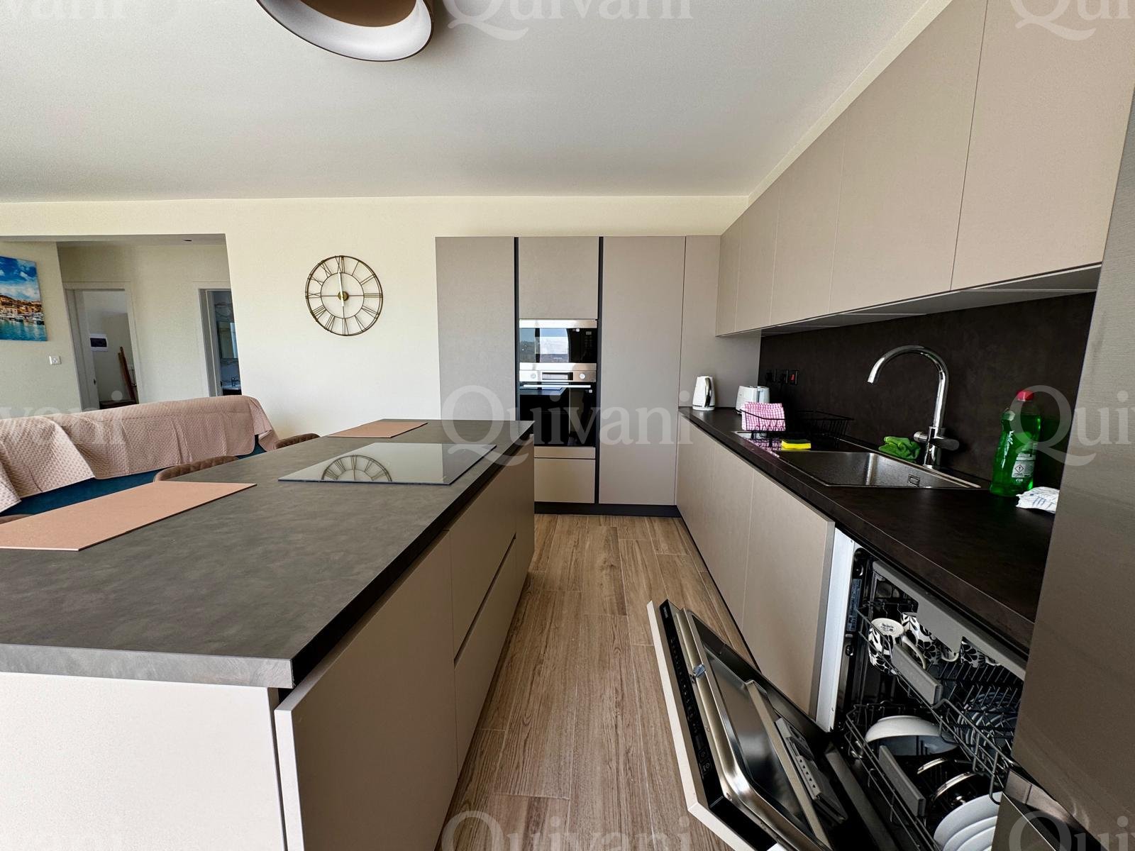 Fontana, Luxury Apartment