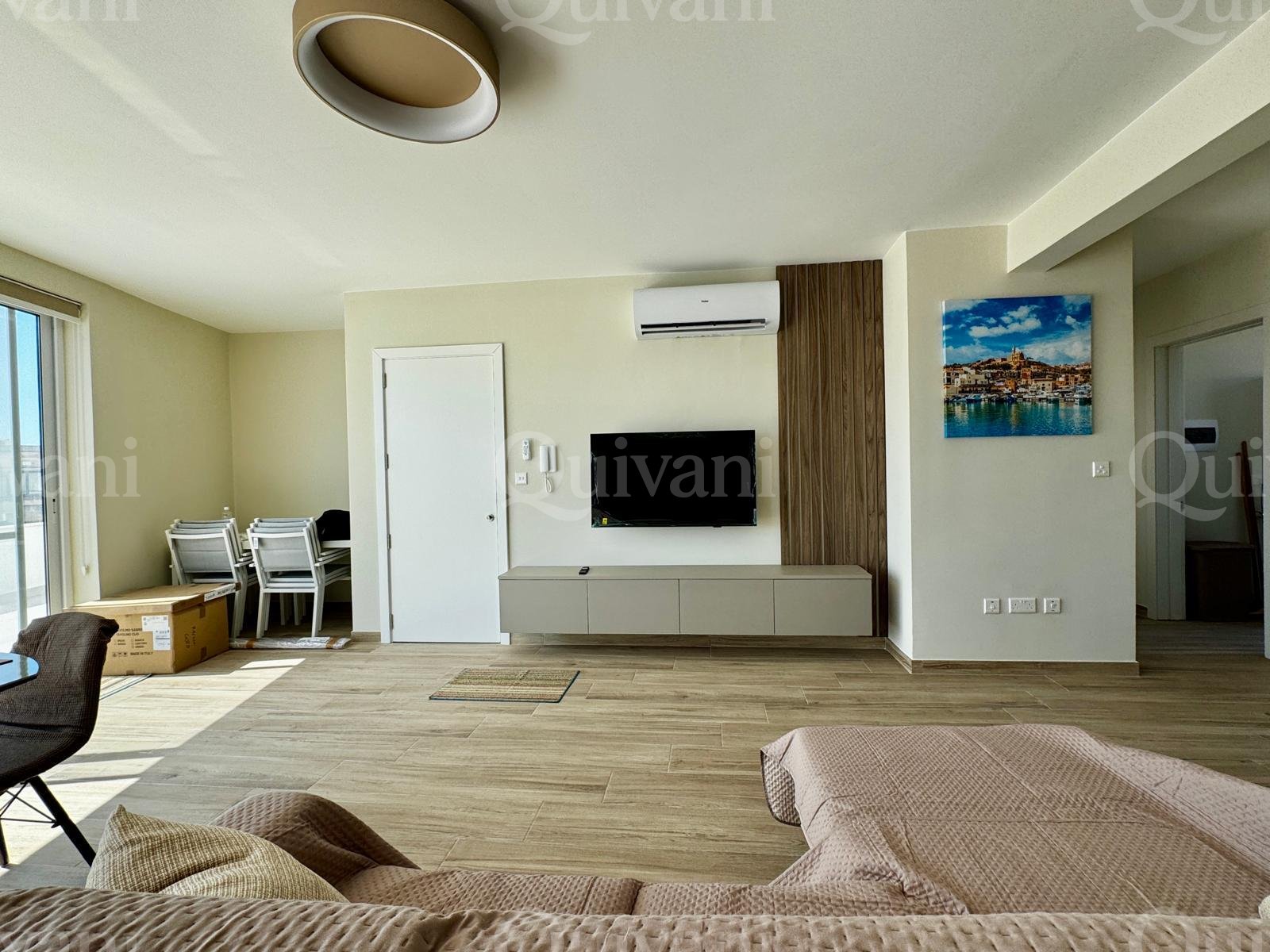 Fontana, Luxury Apartment