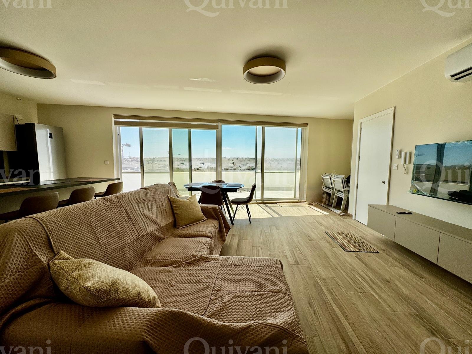 Fontana, Luxury Apartment