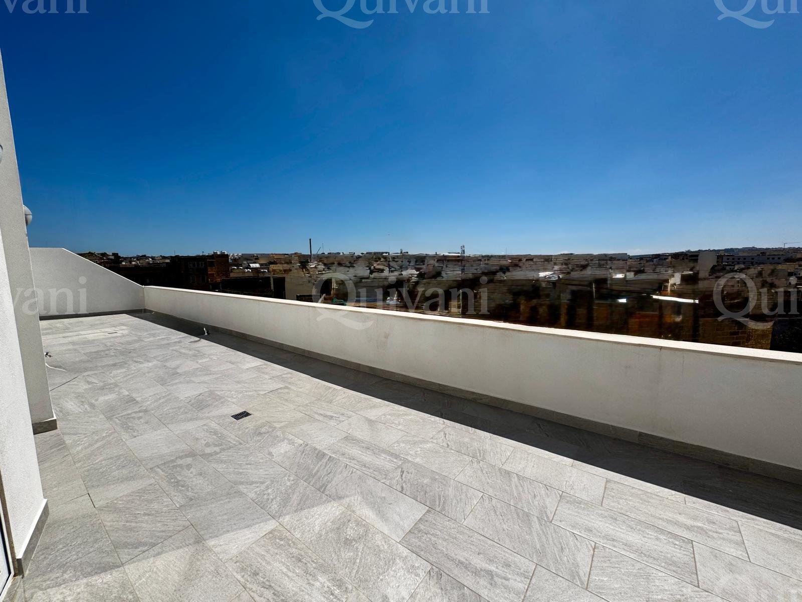Fontana, Luxury Apartment