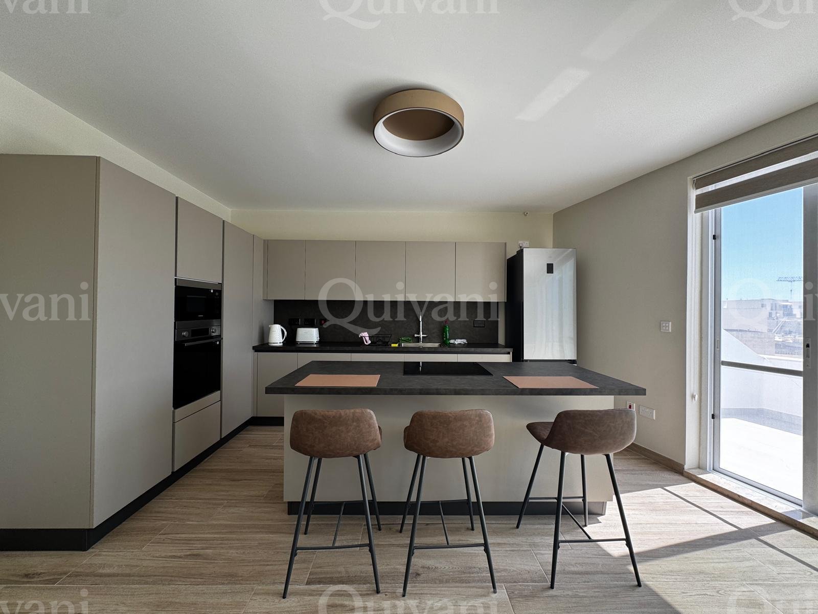 Fontana, Luxury Apartment