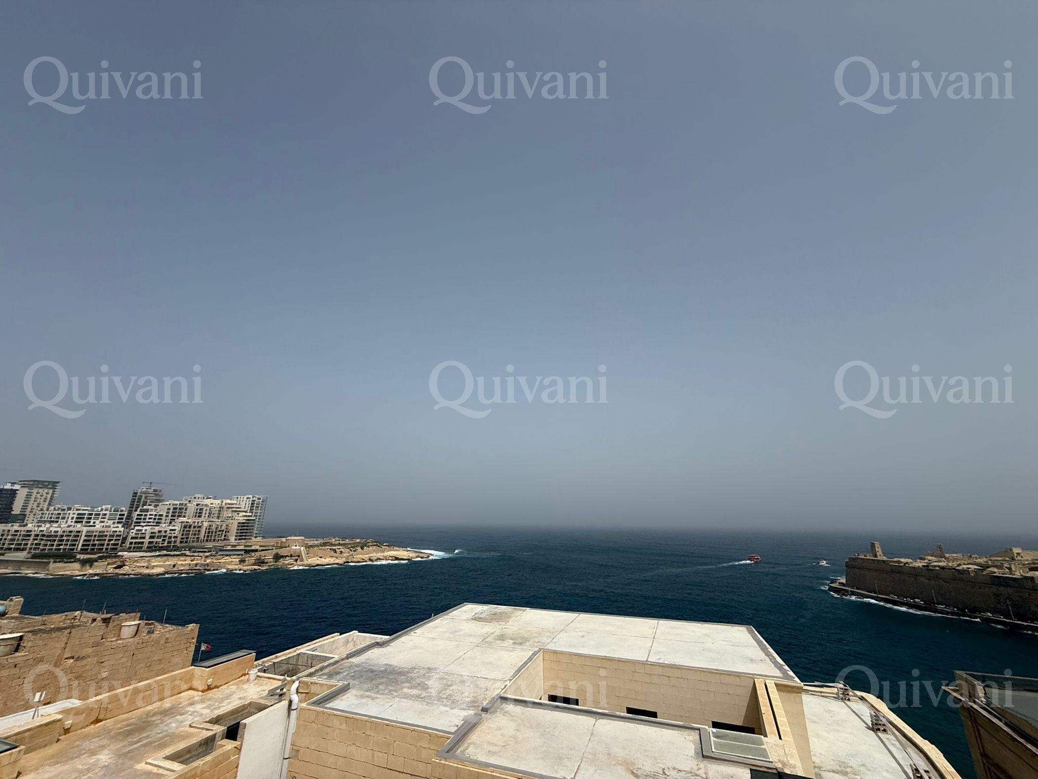 Penthouse with 180 degree views in Valletta