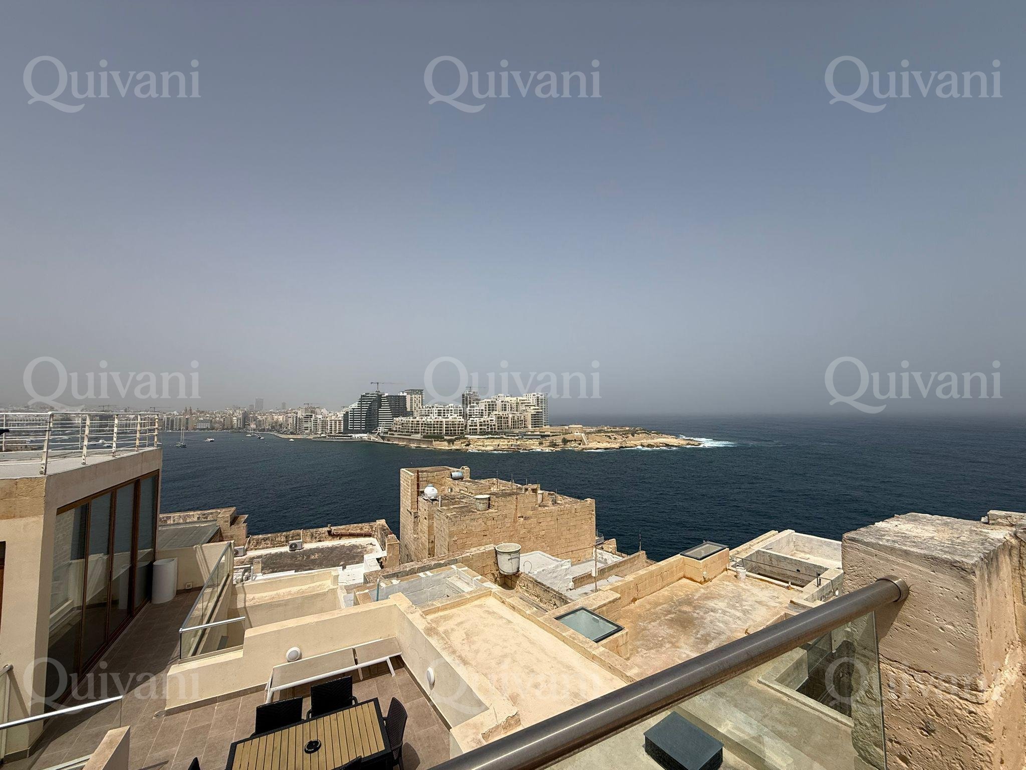 Penthouse with 180 degree views in Valletta
