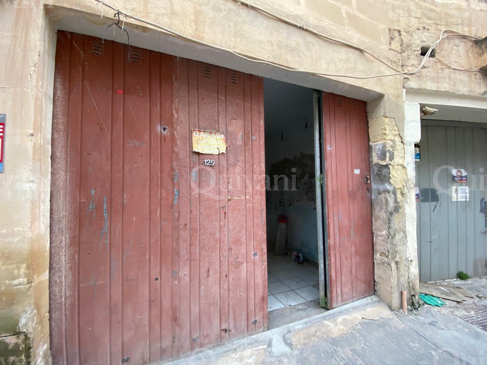 Sliema - Street Level Garage