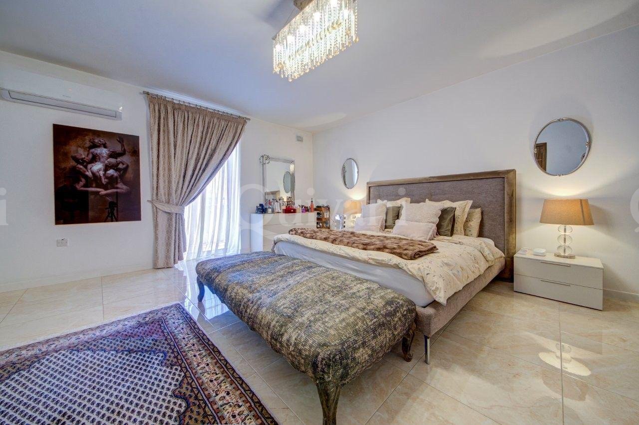Fully Furnished Three Bedroom Luxury Apartment