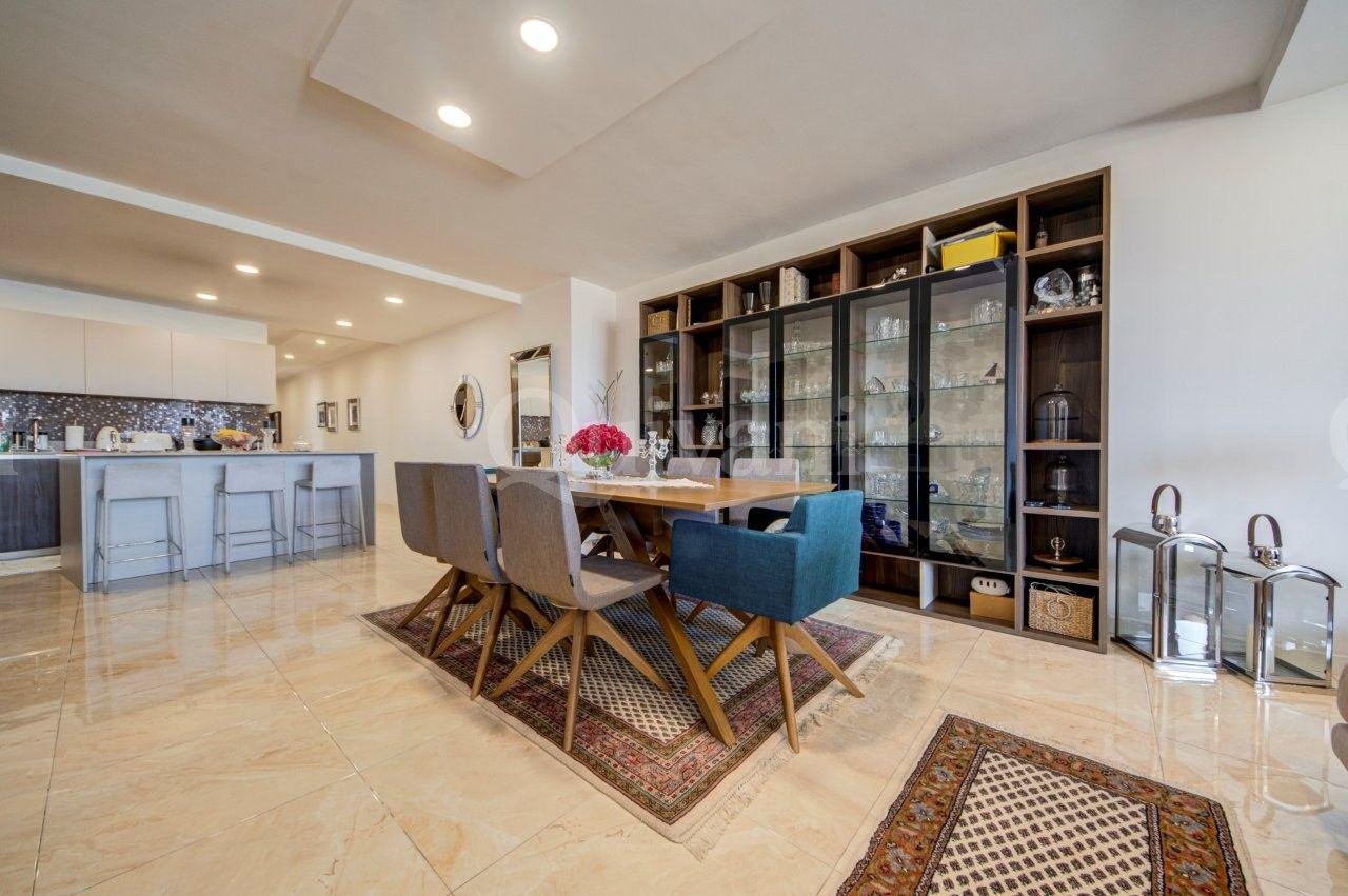 Fully Furnished Three Bedroom Luxury Apartment
