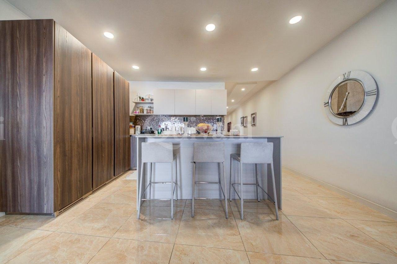 Fully Furnished Three Bedroom Luxury Apartment