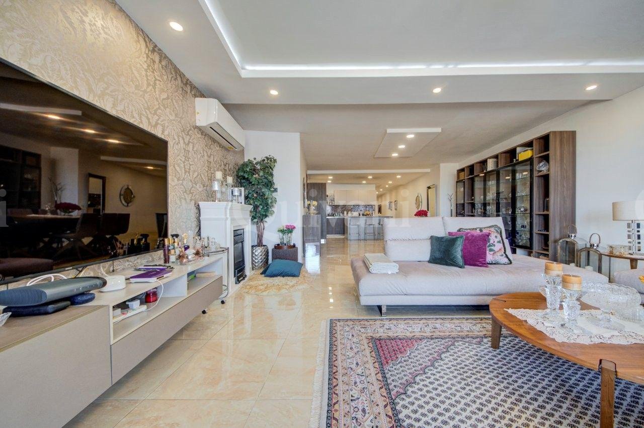 Fully Furnished Three Bedroom Luxury Apartment