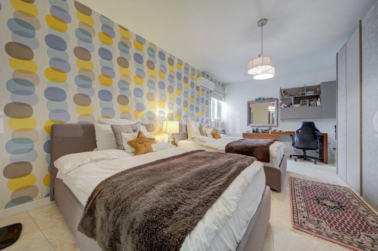 Fully Furnished Three Bedroom Luxury Apartment