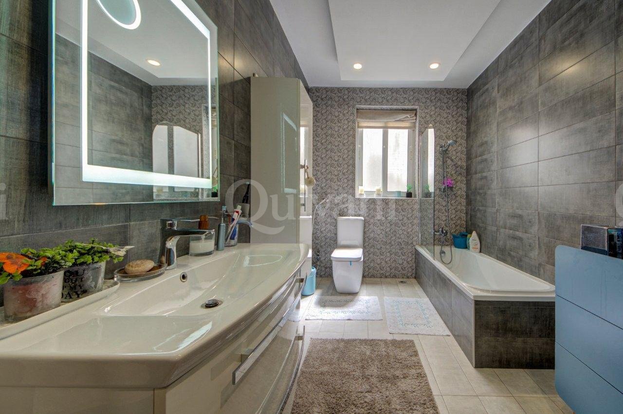 Fully Furnished Three Bedroom Luxury Apartment
