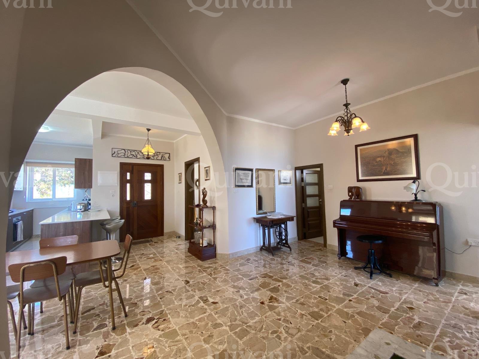 Qawra, Maisonette
