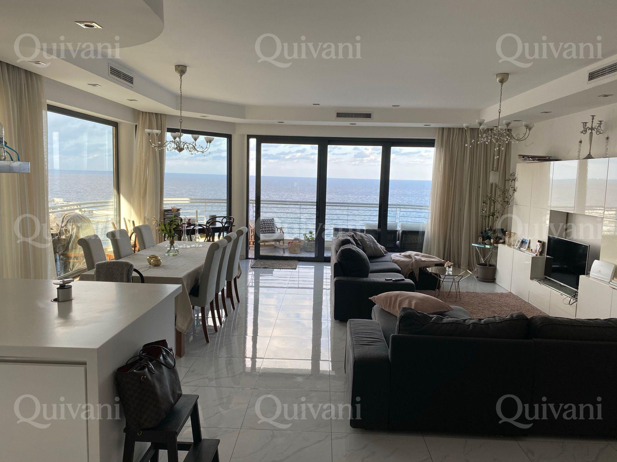 Stunning 3 bedroom seafront apartment Sliema