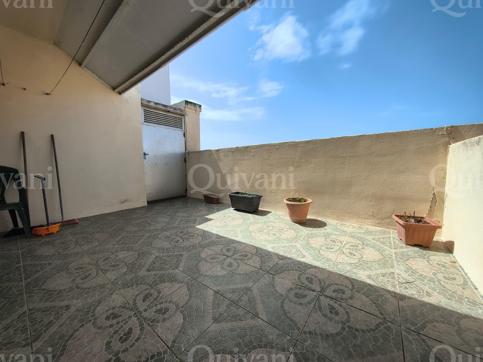 Large Modern Duplex Maisonette in Pembroke