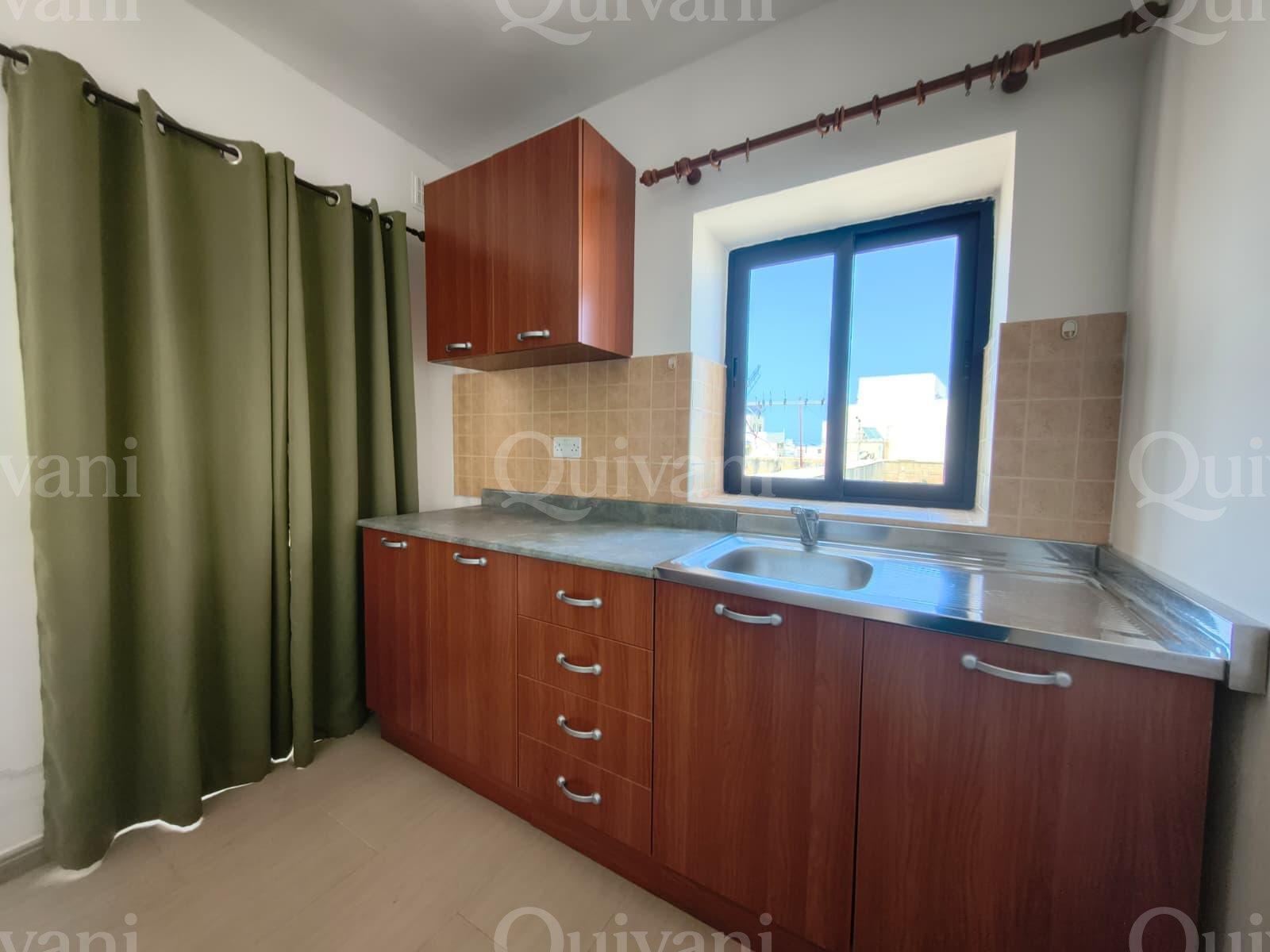 Large Modern Duplex Maisonette in Pembroke