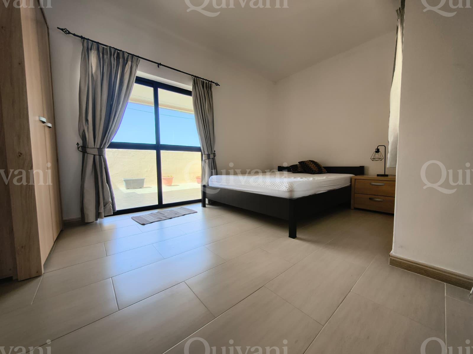 Large Modern Duplex Maisonette in Pembroke