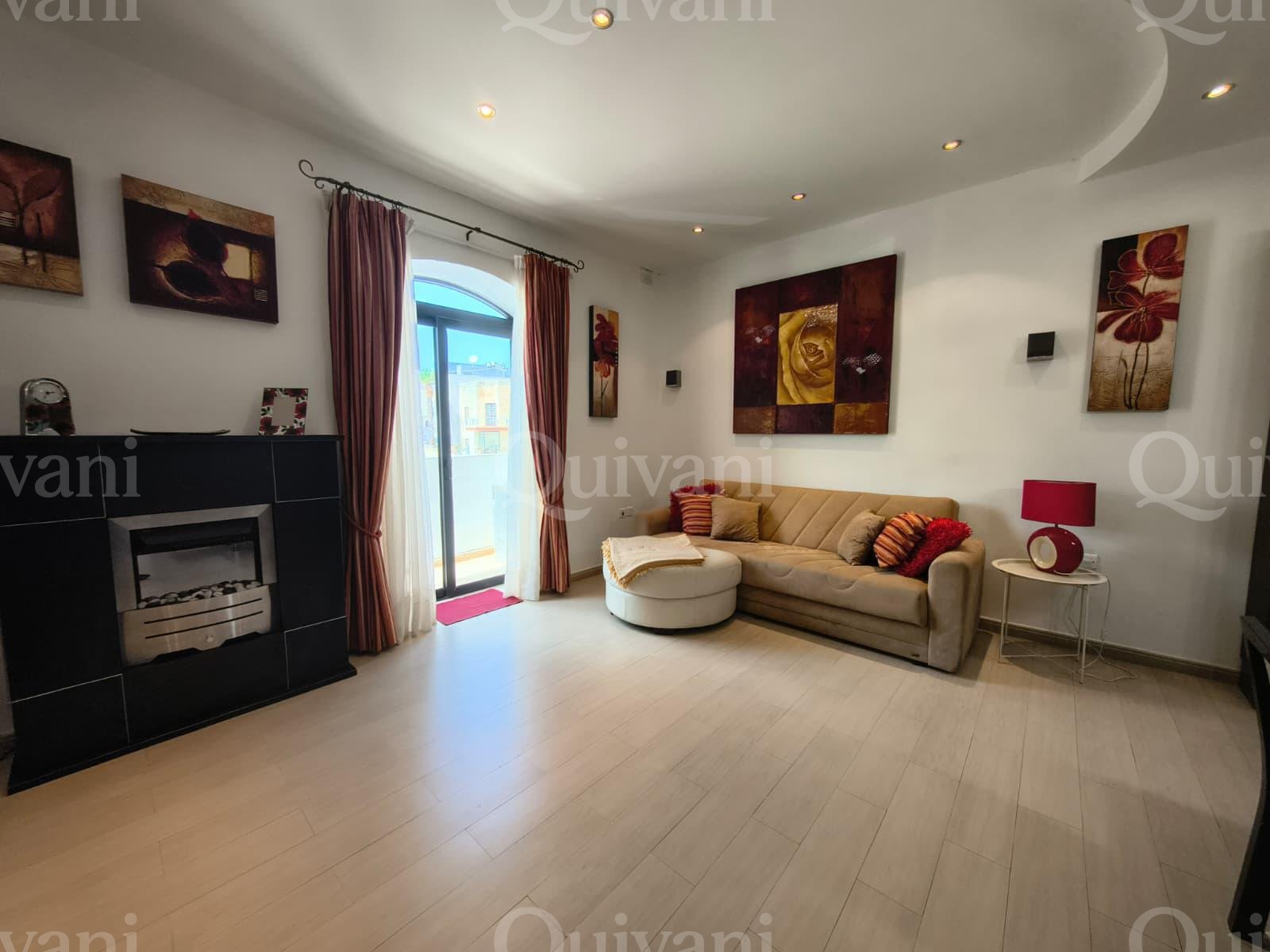 Large Modern Duplex Maisonette in Pembroke