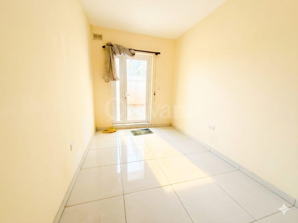 Large West facing furnished apartment