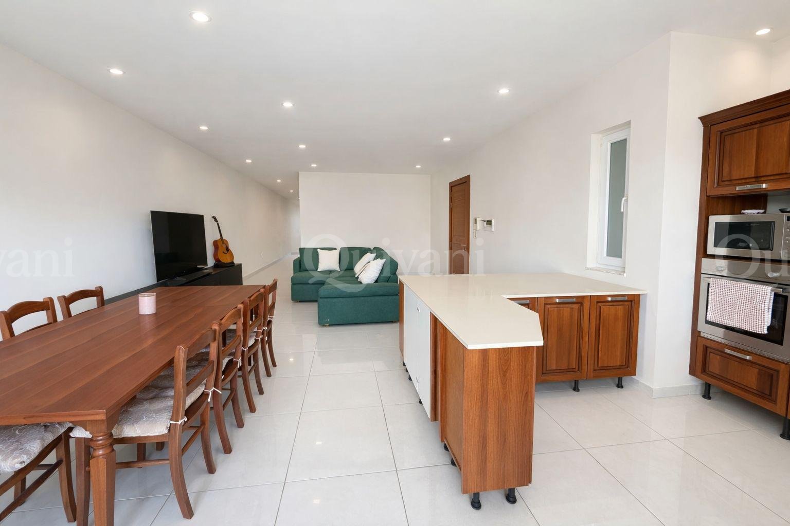 Large West facing furnished apartment