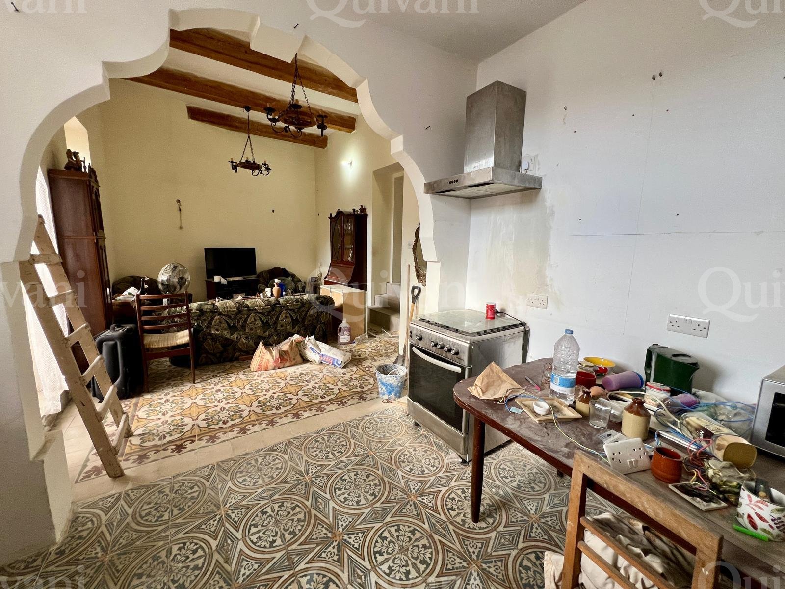 Unconverted 1st Floor Maisonette