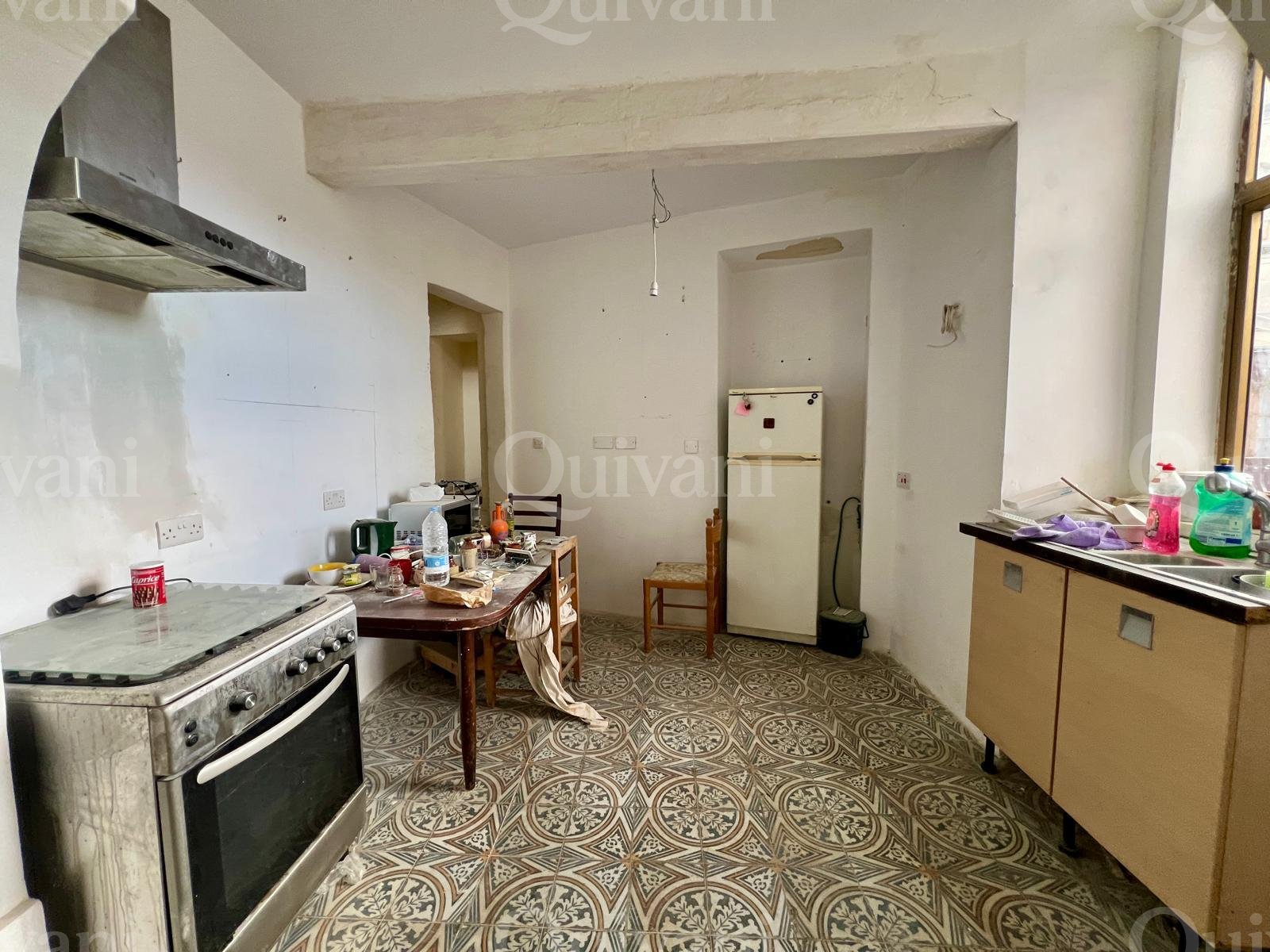 Unconverted 1st Floor Maisonette