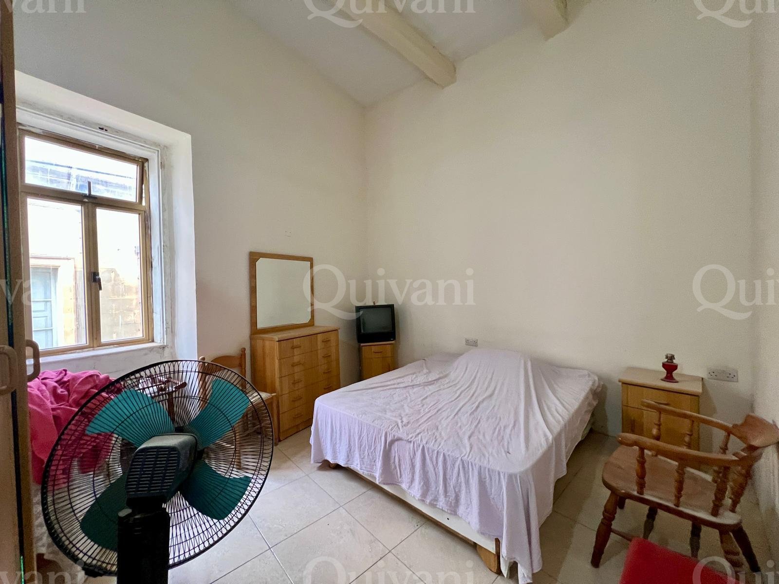 Unconverted 1st Floor Maisonette