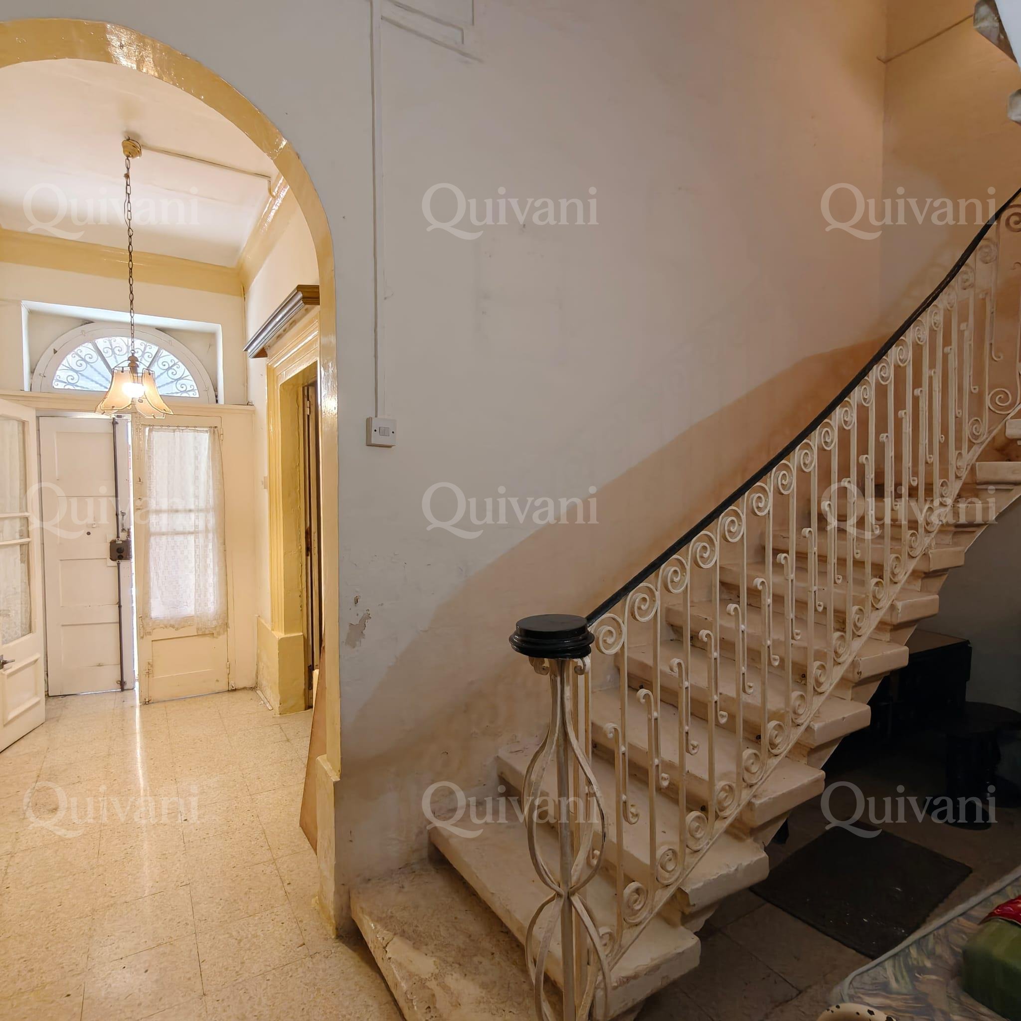 Paola, Townhouse