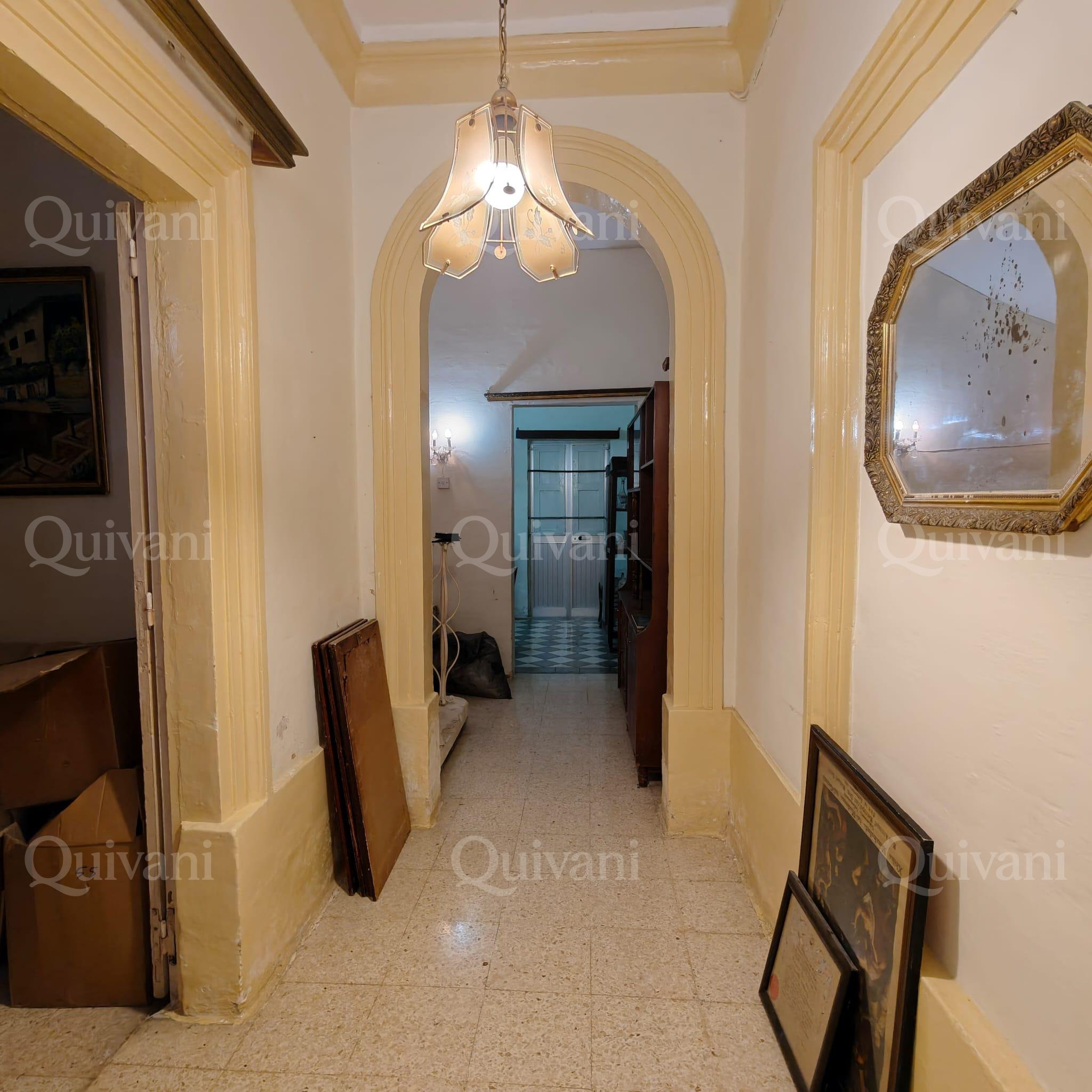 Paola, Townhouse