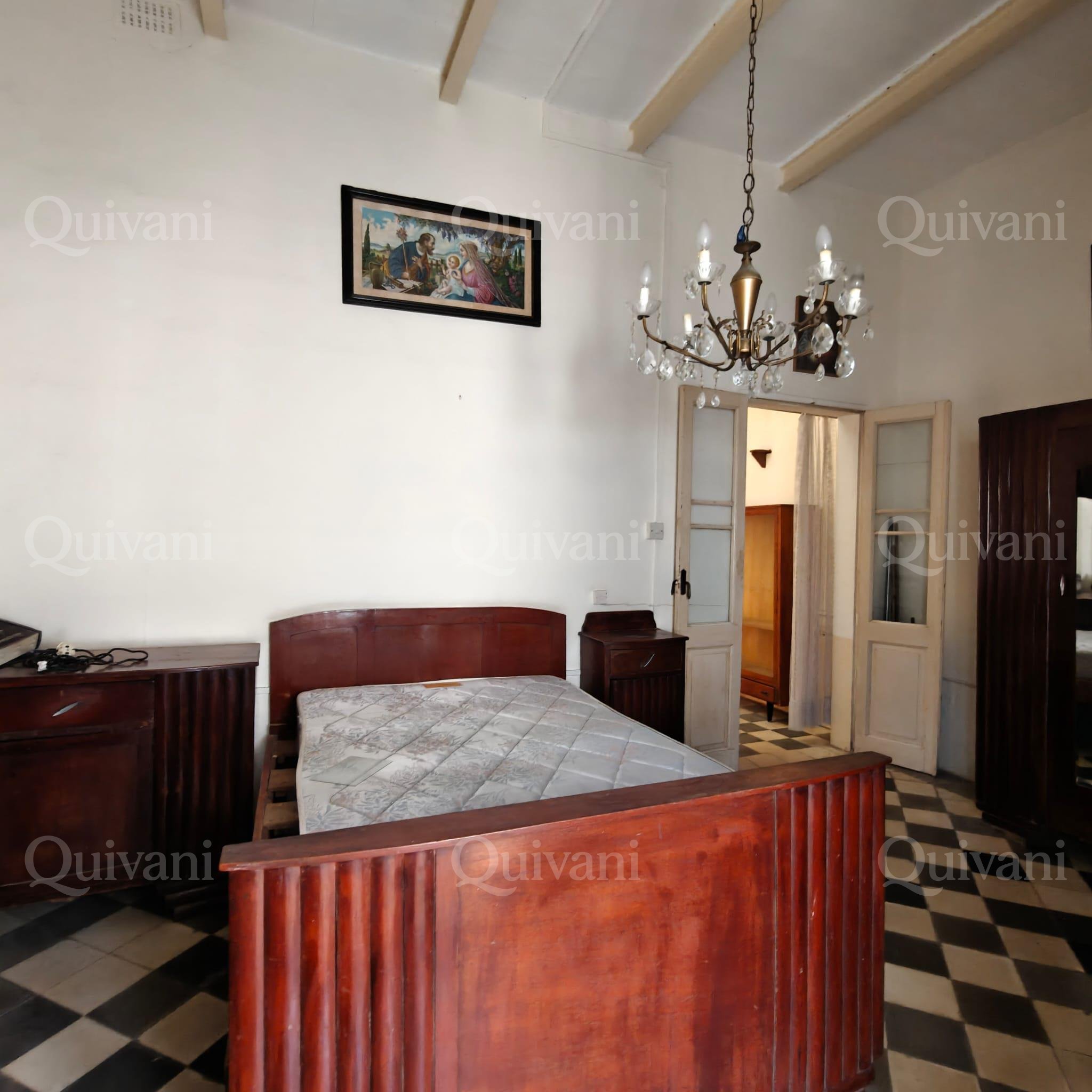 Paola, Townhouse