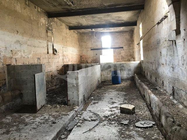 Luqa, Site (Commercial)